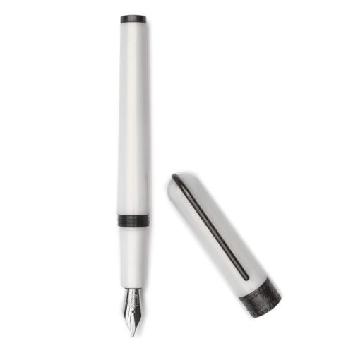 Pineider Metropolis Fountain Pen - White - Medium