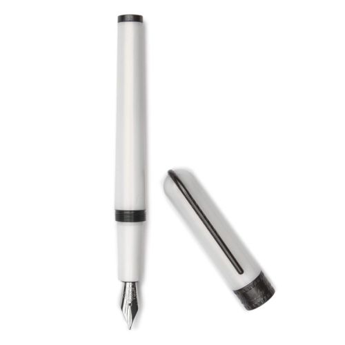 Pineider Metropolis Fountain Pen - White - Fine